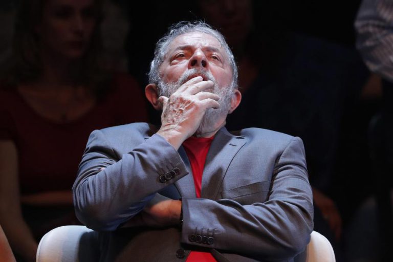 LULA ASSUME CANDIDATURA PRESIDENCIAL NO BRASIL PELO PARTIDO DOS TRABALHADORES