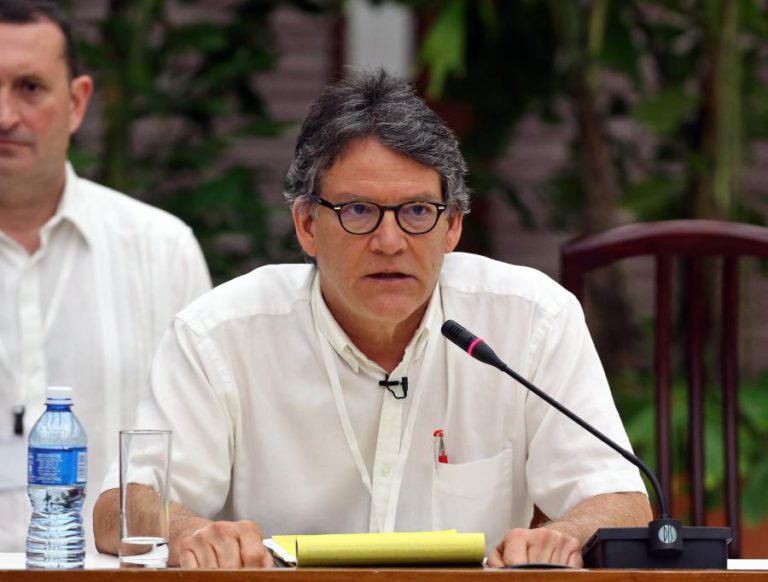 GOVERNO DA COLÔMBIA INSISTE EM NOVO CESSAR-FOGO BILATERAL COM GUERRILHA