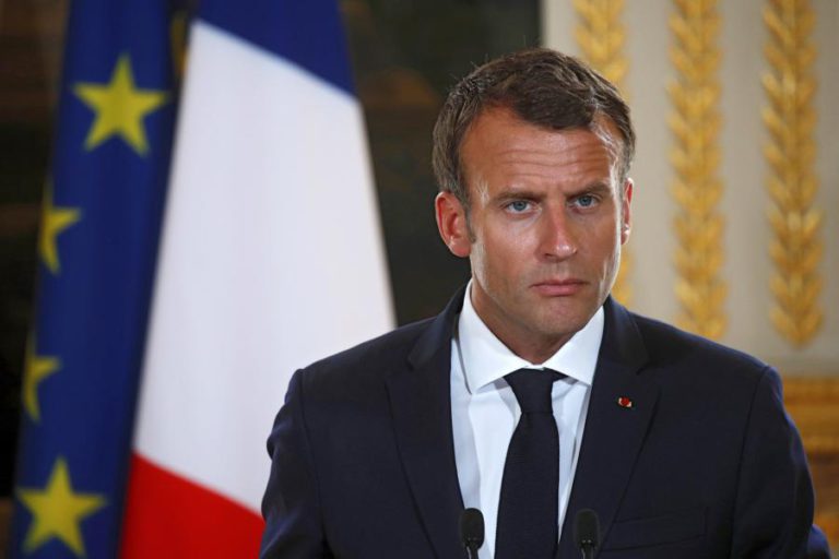 MACRON DIZ A TRUMP QUE TAXAS SOBRE AÇO E ALUMÍNIO DA UE SÃO ILEGAIS E ERRADAS