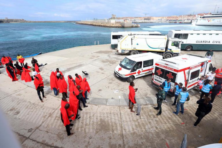 CRUZ VERMELHA PEDE FIM DO “MASSACRE” DE IMIGRANTES NO MEDITERRÂNEO