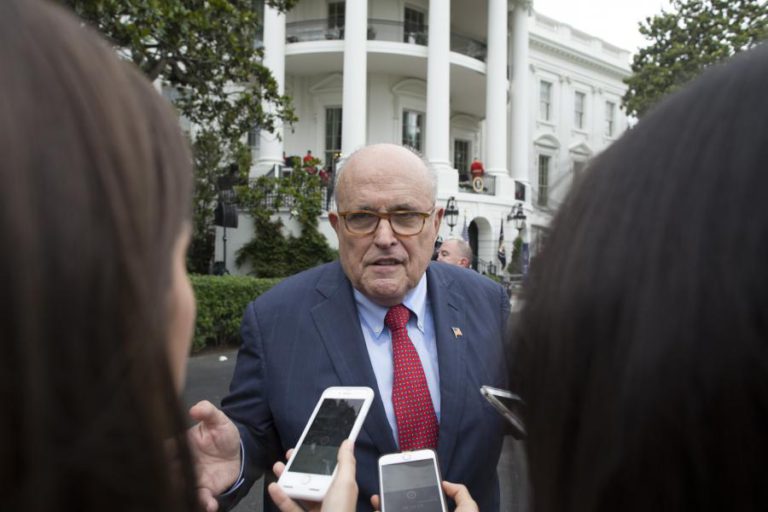 ADVOGADO DE TRUMP QUER INQUÉRITO A INVESTIGAÇÃO SOBRE INGERÊNCIA RUSSA