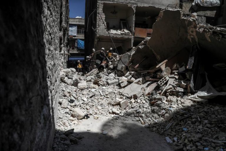 PELO MENOS 44 MORTOS “NO MAIOR ATAQUE DE 2018” NO NOROESTE DA SÍRIA
