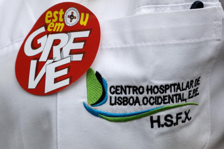 ENFERMEIROS MARCAM GREVE A HORAS EXTRA A PARTIR DE 01 JULHO