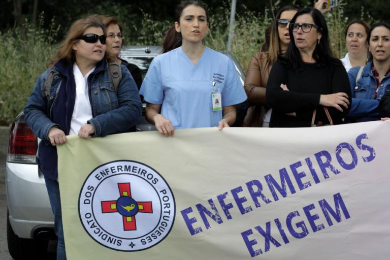 ENFERMEIROS EM GREVE ADMITEM ENCERRAMENTO DE SERVIÇOS SEM MAIS CONTRATAÇÕES