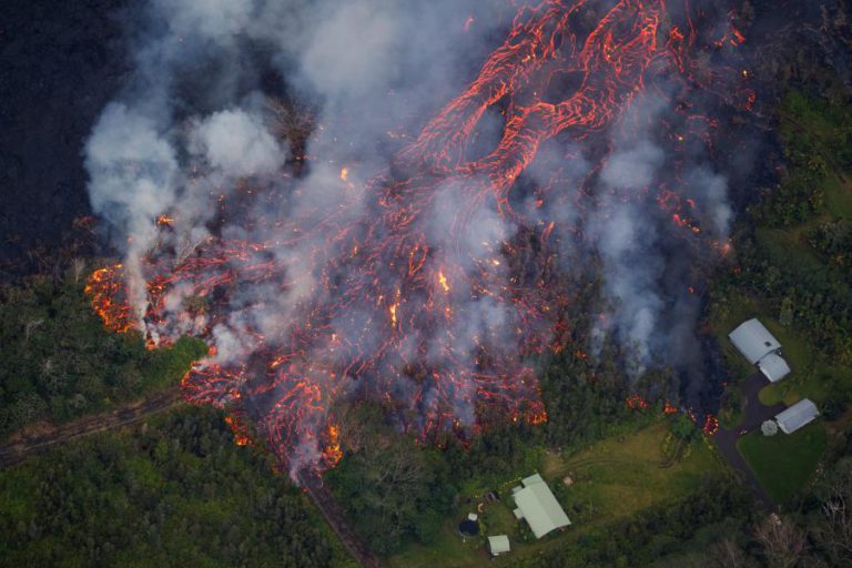 AUTORIDADES NO HAVAI CONTABILIZAM 117 HABITAÇÕES DESTRUÍDAS POR ERUPÇÃO DO KILAUEA