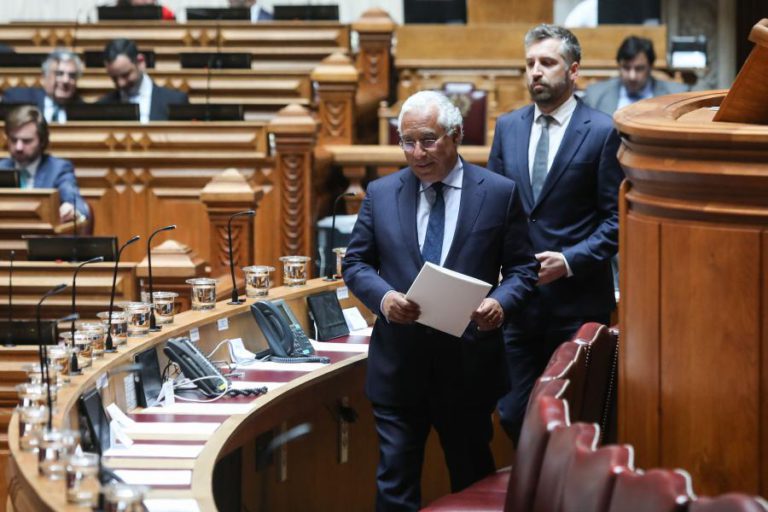 FORÇAS DE SEGURANÇA E FUNCIONÁRIOS JUDICIAIS JUNTAM-SE A REIVINDICAÇÕES DE PROFESSORES