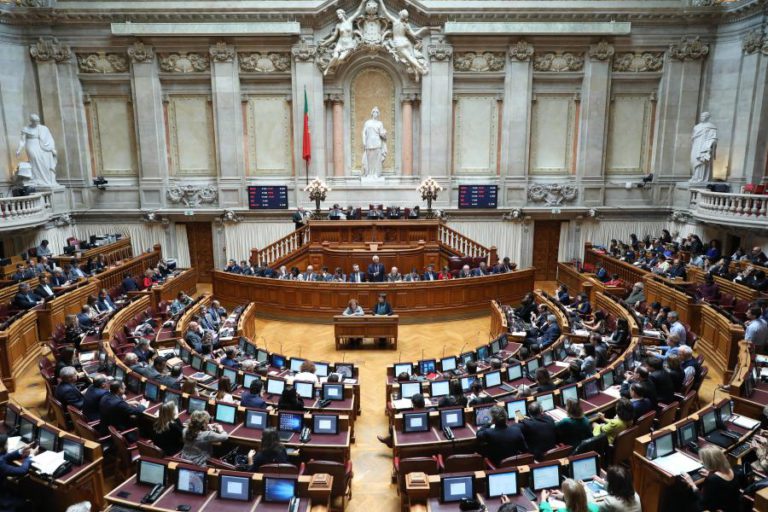 PARLAMENTO APROVA RECURSO À CANÁBIS PARA FINS MEDICINAIS