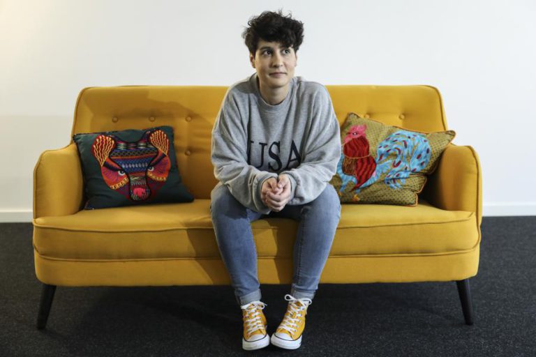 ISAURA EDITA HOJE ÁLBUM DE ESTREIA QUE ACONTECIMENTO INESPERADO DIVIDIU EM DUAS PARTES