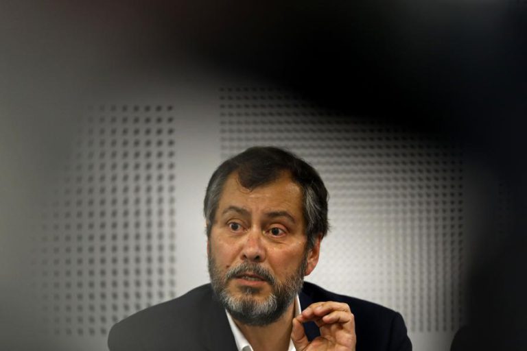 DOCENTES APRESENTAM QUEIXAS CONTRA DIRETORA-GERAL POR QUERER PROMOVER ILEGALIDADES