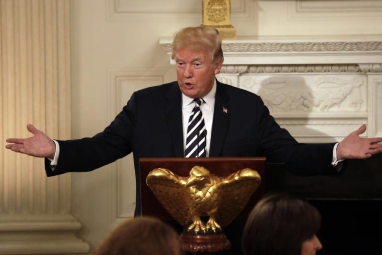 TRUMP AMEAÇA PARAR EXPORTAÇÕES PARA PAÍSES QUE MANTÊM DIREITOS ADUANEIROS