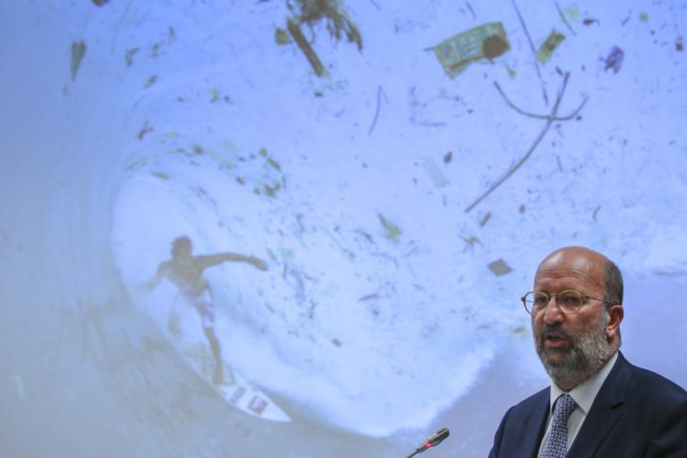 POLUIÇÃO DOS OCEANOS É DESAFIO GLOBAL COMO ALTERAÇÕES CLIMÁTICAS, DIZ MINISTRO