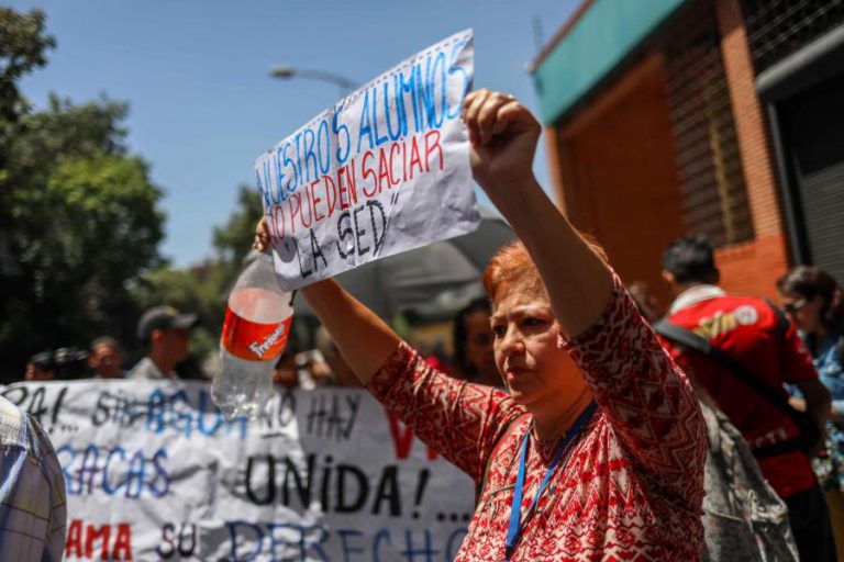 NA VENEZUELA 74% DA POPULAÇÃO NÃO GANHA PARA COBRIR AS NECESSIDADES BÁSICAS