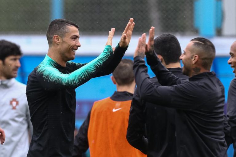 PRIMEIRO TREINO DE PORTUGAL NA RÚSSIA COM PÚBLICO E MUITO EMPENHO