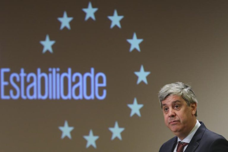 CENTENO DIZ QUE CONCLUSÃO DO RESGATE À GRÉCIA MARCA “FINAL DOS ÚLTIMOS RESQUÍCIOS DA CRISE DO EURO”