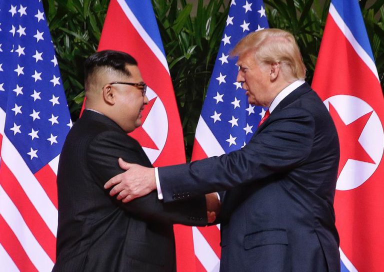 EUA/COREIA DO NORTE: TRUMP CONFIANTE E KIM DESTACA SUPERAÇÃO DE OBSTÁCULOS