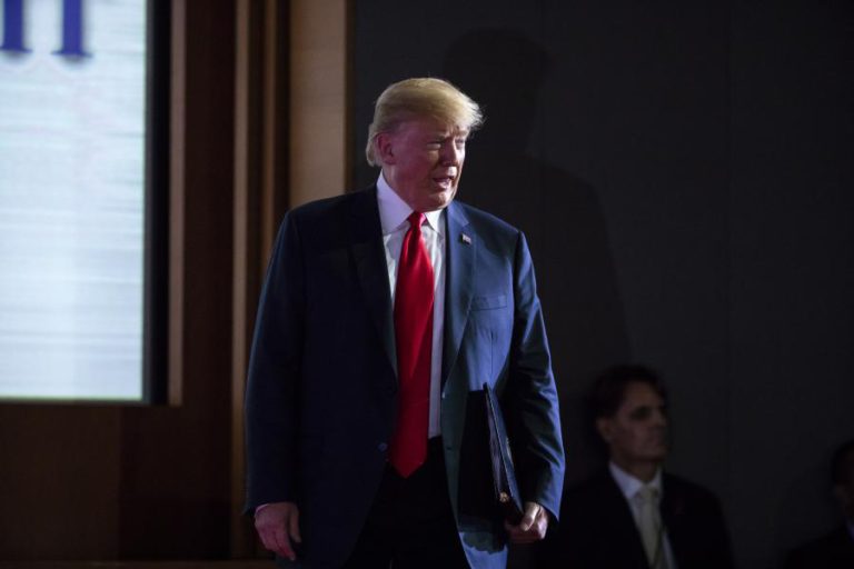 TRUMP VAI IMPOR 25% NAS TAXAS ADUANEIRAS SOBRE 50.000 MILHÕES DE DÓLARES ÀS IMPORTAÇÕES CHINESAS