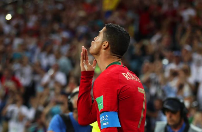 PORTUGAL BATE ESPANHA POR 2-1, AO INTERVALO