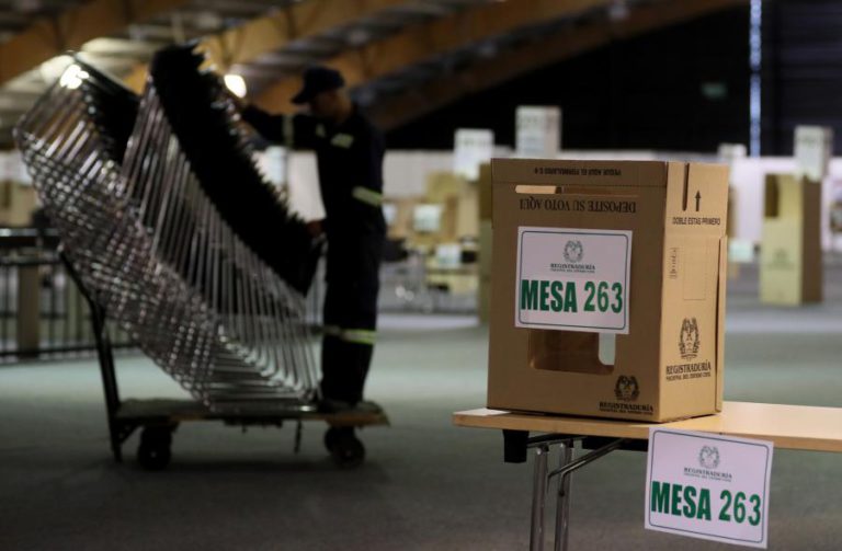 SECÇÕES DE VOTO ABREM NA COLÔMBIA PARA SEGUNDA VOLTA DAS PRESIDENCIAIS