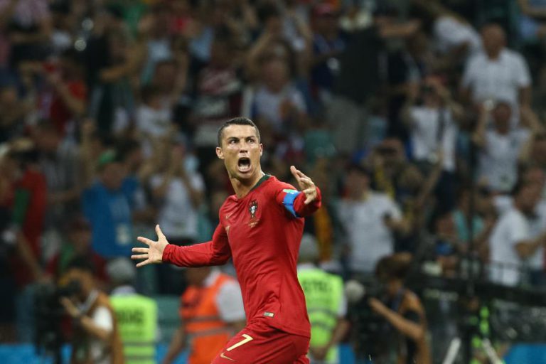 PORTUGUESES E ESPANHÓIS JUNTOS EM LUANDA NOS ELOGIOS A RONALDO