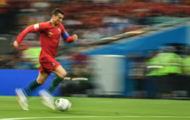 IMPRENSA INTERNACIONAL FALA EM MESSIAS, FENÓMENO E ATÉ PEDE AUMENTO PARA RONALDO
