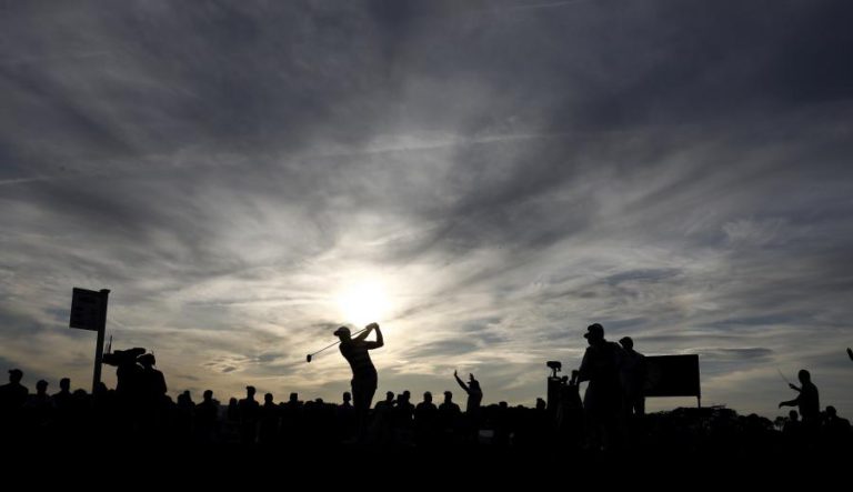 QUARTETO LIDERA US OPEN DE GOLFE APÓS TERCEIRA RONDA MARCADA PELO VENTO