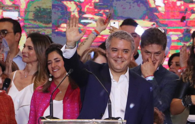 NOVO PRESIDENTE DA COLÔMBIA ANUNCIA “CORREÇÕES” NO ACORDO DE PAZ COM EX-GUERRILHA