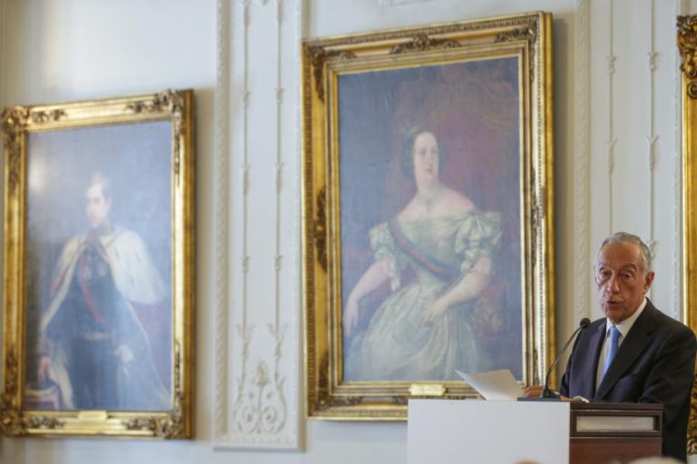 PRESIDENTE DA REPÚBLICA PROMULGA DIPLOMA DOS CURRÍCULOS BÁSICO E SECUNDÁRIO