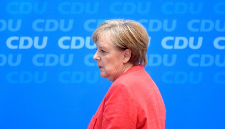 DIREITA ALEMÃ IMPÕE ULTIMATO A ANGELA MERKEL