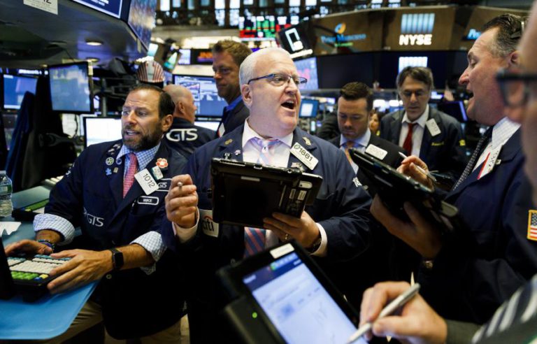 WALL STREET FECHA EM ALTA MAS JÁ SE NOTAM EFEITOS NEGATIVOS DA GUERRA COMERCIAL