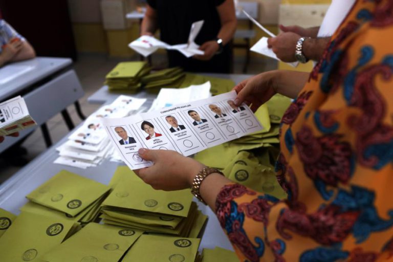 OPOSIÇÃO DA TURQUIA DIVULGA TENTATIVAS DE FRAUDE NAS ELEIÇÕES