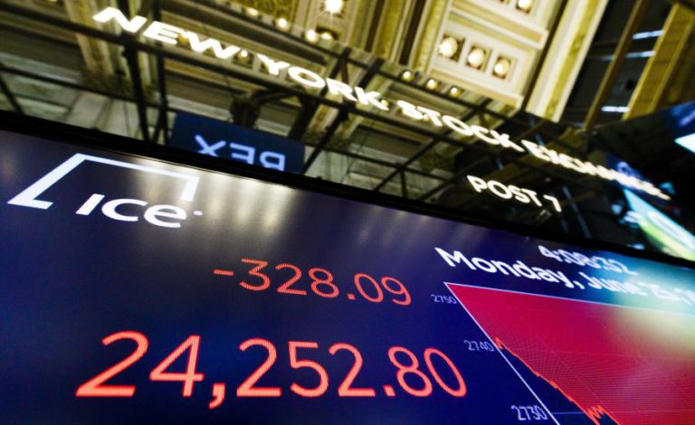 WALL STREET FECHA EM BAIXA COM TRUMP A CONFUNDIR INVESTIDORES QUANTO À CHINA