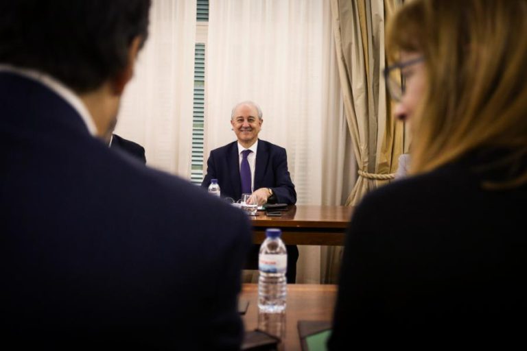 RIO DIZ QUE PORTUGAL VAI PAGAR PREÇO POLÍTICO ELEVADO POR 35 HORAS SEMANAIS NA SAÚDE