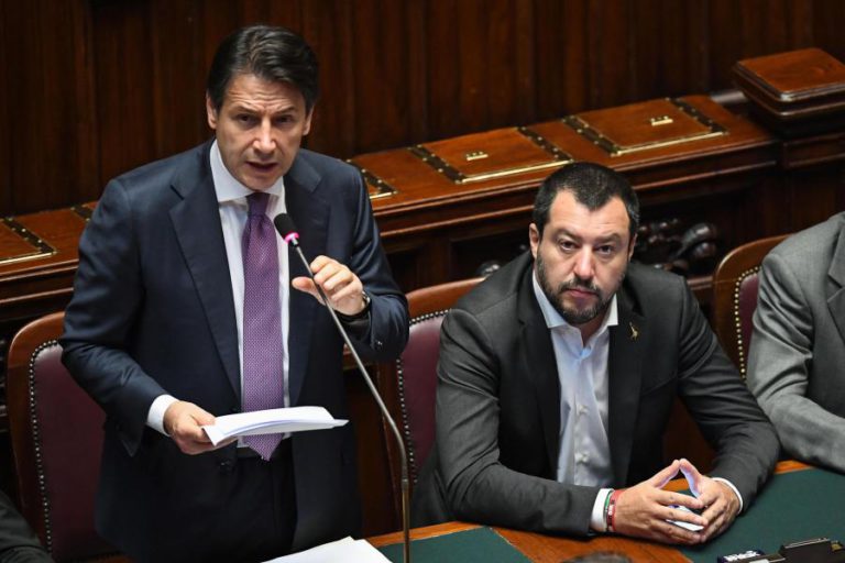 PRIMEIRO-MINISTRO ITALIANO AMEAÇA COM VETO NA CIMEIRA DA UE SOBRE MIGRAÇÕES