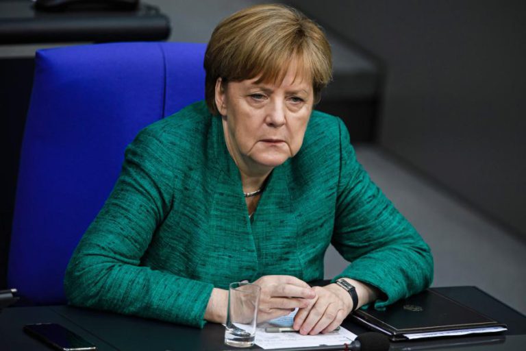 O DESTINO DA EUROPA ESTÁ EM JOGO, DIZ MERKEL SOBRE MIGRAÇÕES