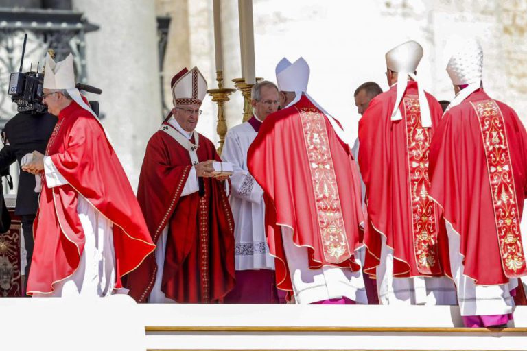 PAPA APELA A QUE IGREJA NÃO FIQUE INDIFERENTE AO SOFRIMENTO DAS PESSOAS