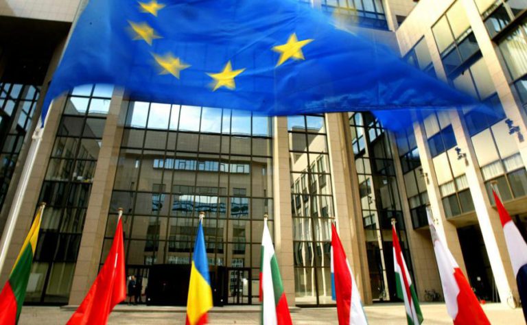 UE PROLONGA POR MAIS UM ANO SANÇÕES À RÚSSIA POR ANEXAÇÃO DA CRIMEIA