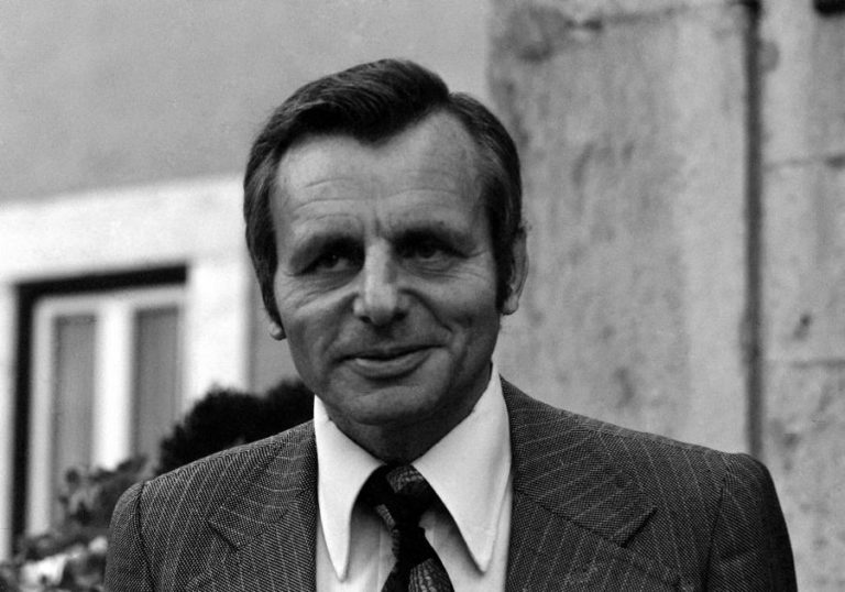 MORREU FRANK CARLUCCI, EX-EMBAIXADOR DOS EUA EM PORTUGAL E ANTIGO SECRETÁRIO DA DEFESA
