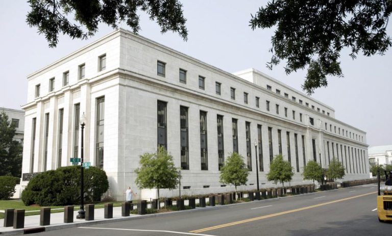 RESERVA FEDERAL SOBE TAXAS DE JURO E REVÊ EM ALTA PREVISÕES PARA 2018