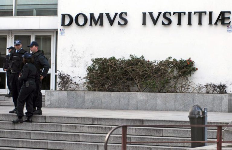 EX-BANCÁRIA ACUSADA DE DESVIAR 655 MIL EUROS CONHECE HOJE A SENTENÇA EM COIMBRA