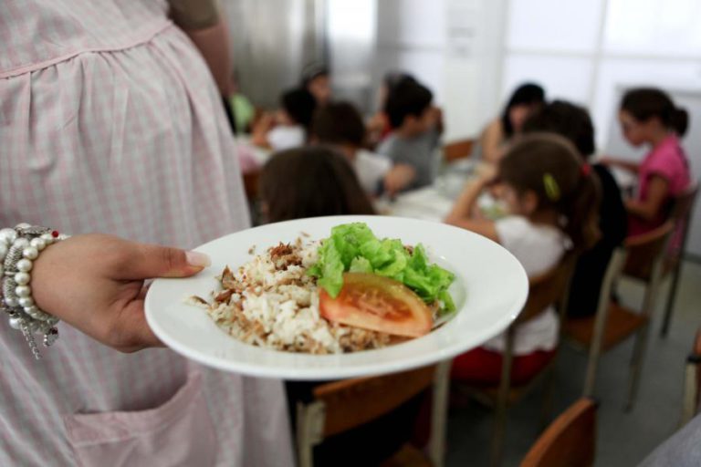 REFEIÇÕES NAS FÉRIAS PARA ALUNOS CARENCIADOS ALARGADAS A TODAS AS ESCOLAS