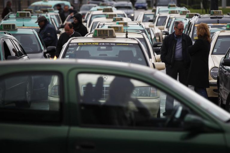 ASSOCIAÇÕES DE TÁXIS DESCONTENTES COM PROMOLGAÇÃO DE DIPLOMA DA UBER E CABIFY