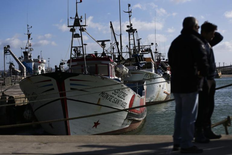 PESCADORES DE PENICHE SUSPENDEM PARALISAÇÃO E VOLTAM AO MAR ESTA NOITE