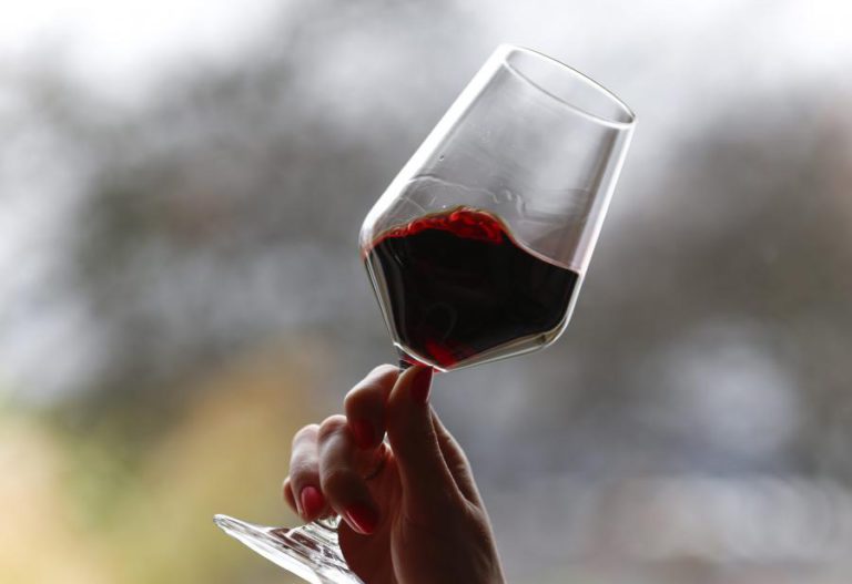 PRODUÇÃO DE VINHO DEVE RECUAR 3% ENTRE 2018/2019 PARA 6,5 MILHÕES DE HECTOLITROS