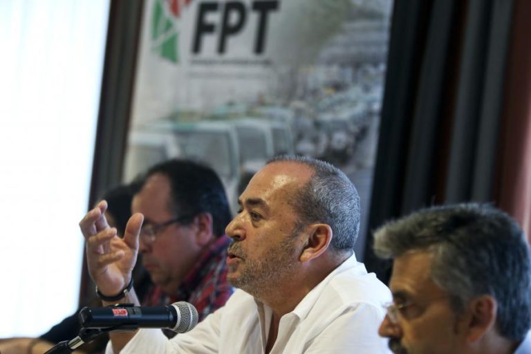 FEDERAÇÃO PORTUGUESA DO TÁXI REPUDIA LEGALIZAÇÃO DE PLATAFORMAS COMO UBER E CABIFY