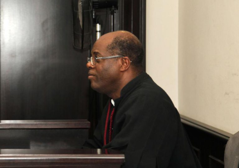 JORNALISTAS ANGOLANOS ABSOLVIDOS PELO TRIBUNAL EM PROCESSO MOVIDO POR EX-PROCURADOR