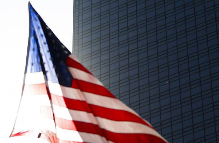 HOMEM MORTO A TIRO POR POLÍCIA GERA CONFRONTOS EM CHICAGO, ESTADOS UNIDOS (ATUALIZADA)