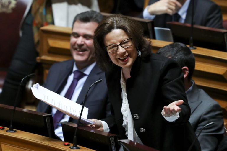 GABRIELA CANAVILHAS RENUNCIA AO MANDATO DE DEPUTADA PELO PS