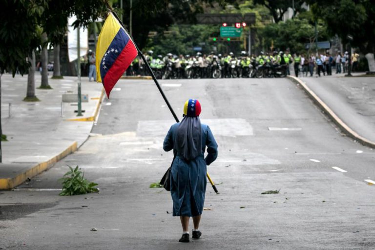 APAGÃO DEIXA MAIS DE METADE DA VENEZUELA ÀS ESCURAS