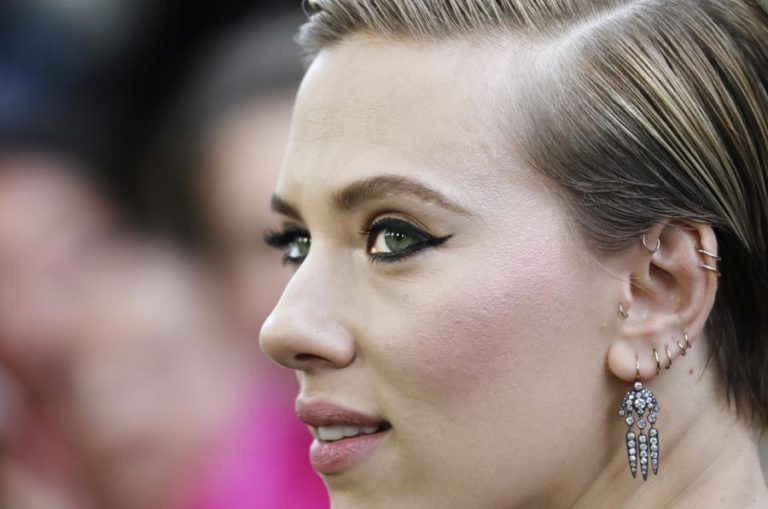 ATRIZ SCARLETT JOHANSSON DESISTE DE FAZER PAPEL DE TRANSEXUAL