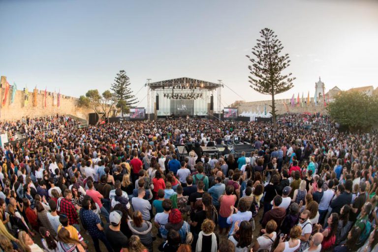 COPO REUTILIZÁVEL E NOVA PULSEIRA TORNAM FESTIVAL MÚSICAS DO MUNDO “MAIS VERDE”